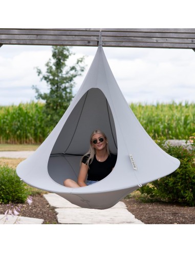 Ninho duplo suspenso em forma de casulo - Rio da Lua.